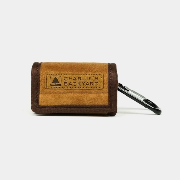 Pochette Charlie's Backyard camel