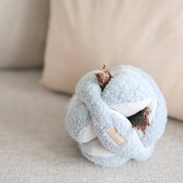 Peluche de fouille Monti bleu bébé - Lambwolf Collective