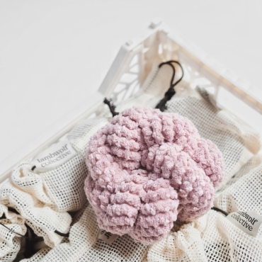 Peluche de fouille à nouer - Nounounou (taille S) Rose - Lambwolf Collective - le Maître des Lieux