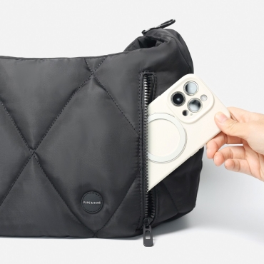 Sac de transport matelassé à bandoulière pour petit chien - Pups & Bubs Cloud Crossbody noir - le Maître des Lieux