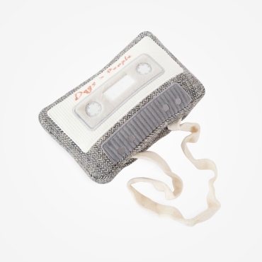 Peluche de fouille Cassette Audio - Lambwolf Collective - le Maître des Lieux