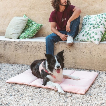 Tapis de voyage Nomad Bed - Qisu - Rose bébé - 3 tailles - le Maître des Lieux