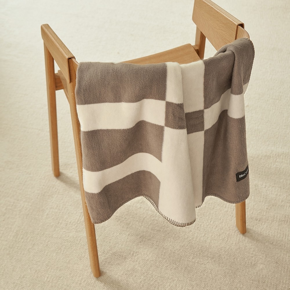 Couverture douce pour chien - Miacara Blocco Taupe- le Maître des Lieux Couverture douce pour chien - Miacara Blocco Taupe- le Maître des Lieux